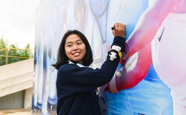 她便主动上 她便主动上