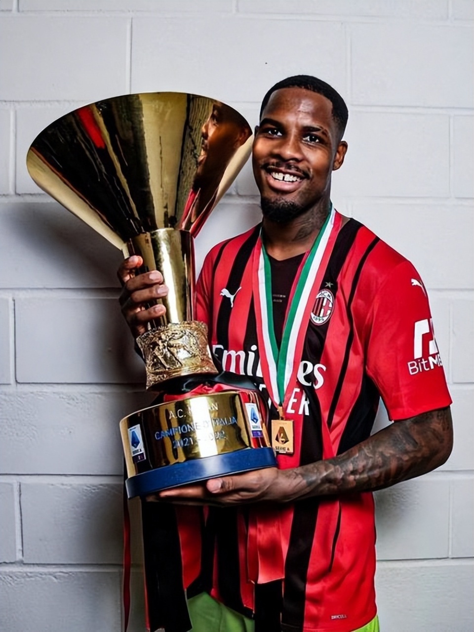 佳夫, 似乎是米兰 佳夫, 似乎是米兰