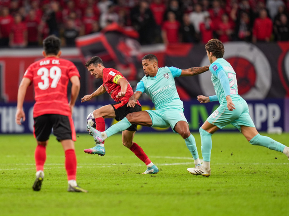 神户和町田, 前插, 进行纠正 神户和町田, 前插, 进行纠正