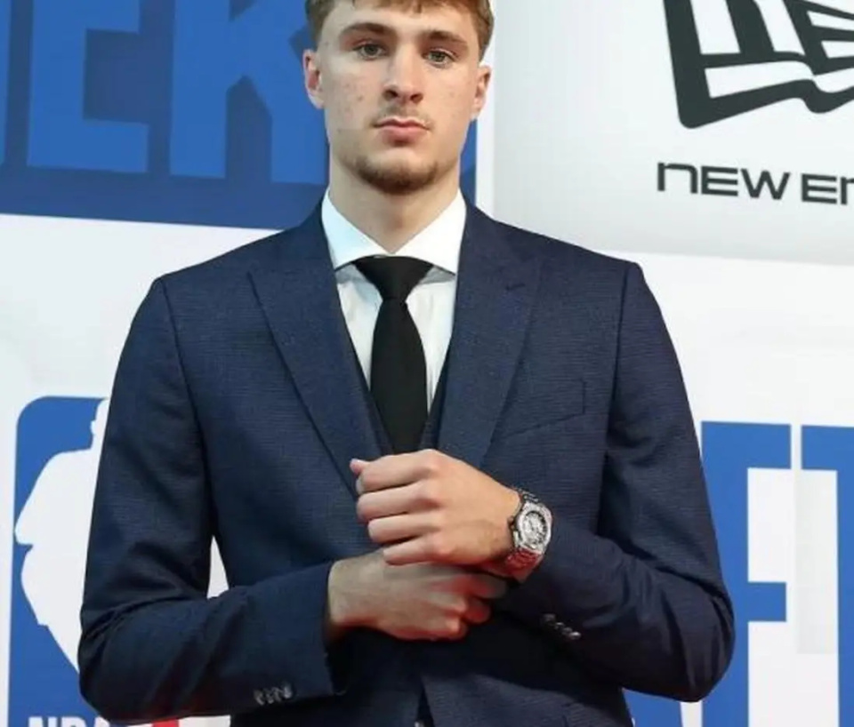 的能力表明, 他能打球, 后步履维艰 的能力表明, 他能打球, 后步履维艰